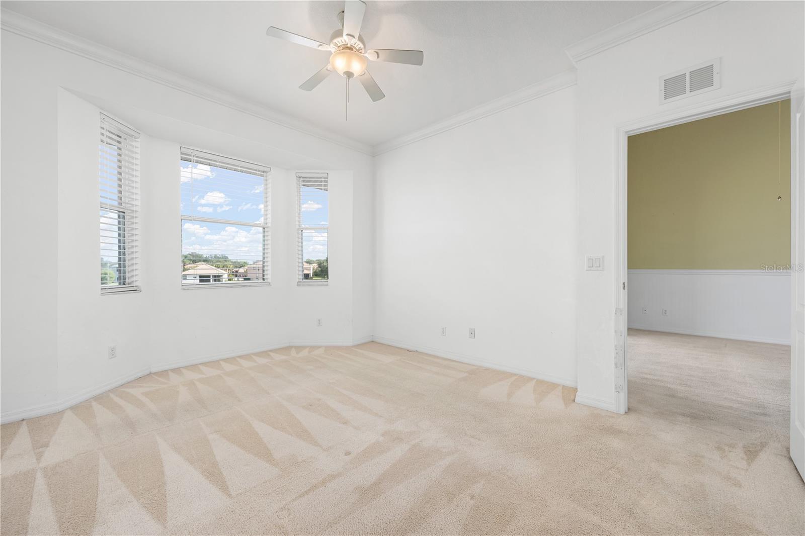 Image 21 of 56 For 915 Fairwaycove Lane 204