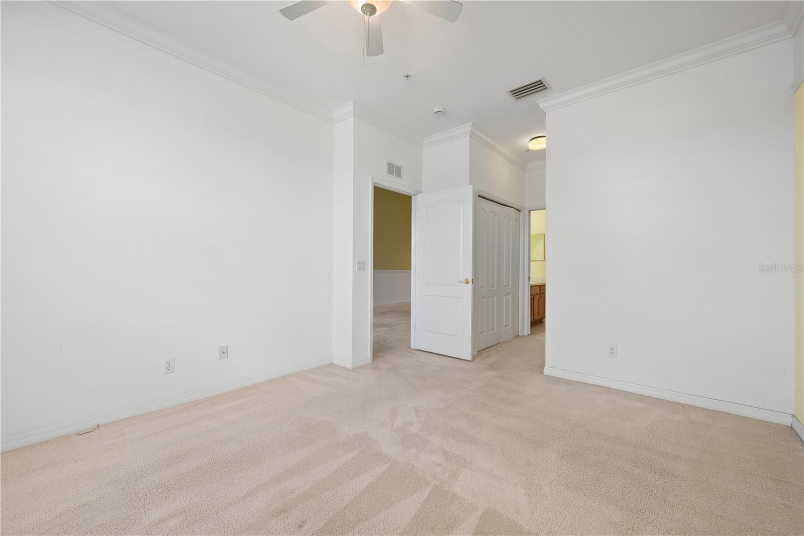 Image 22 of 56 For 915 Fairwaycove Lane 204