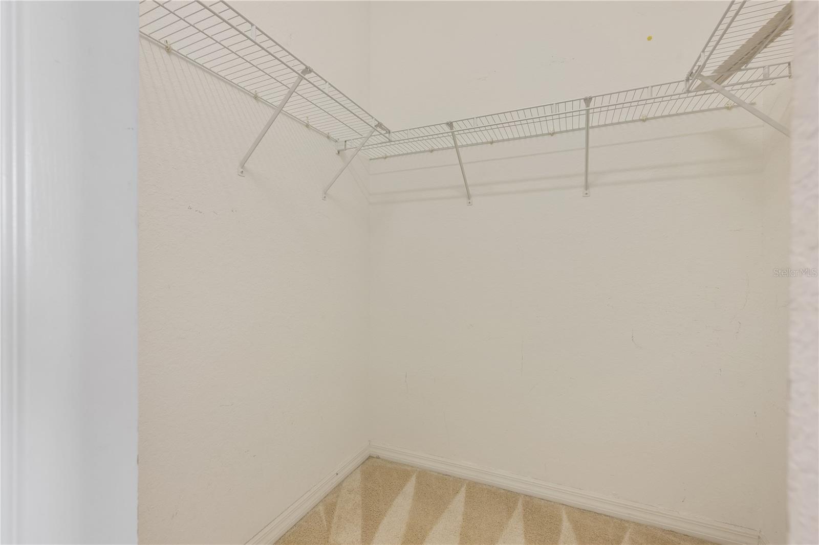 Image 24 of 56 For 915 Fairwaycove Lane 204