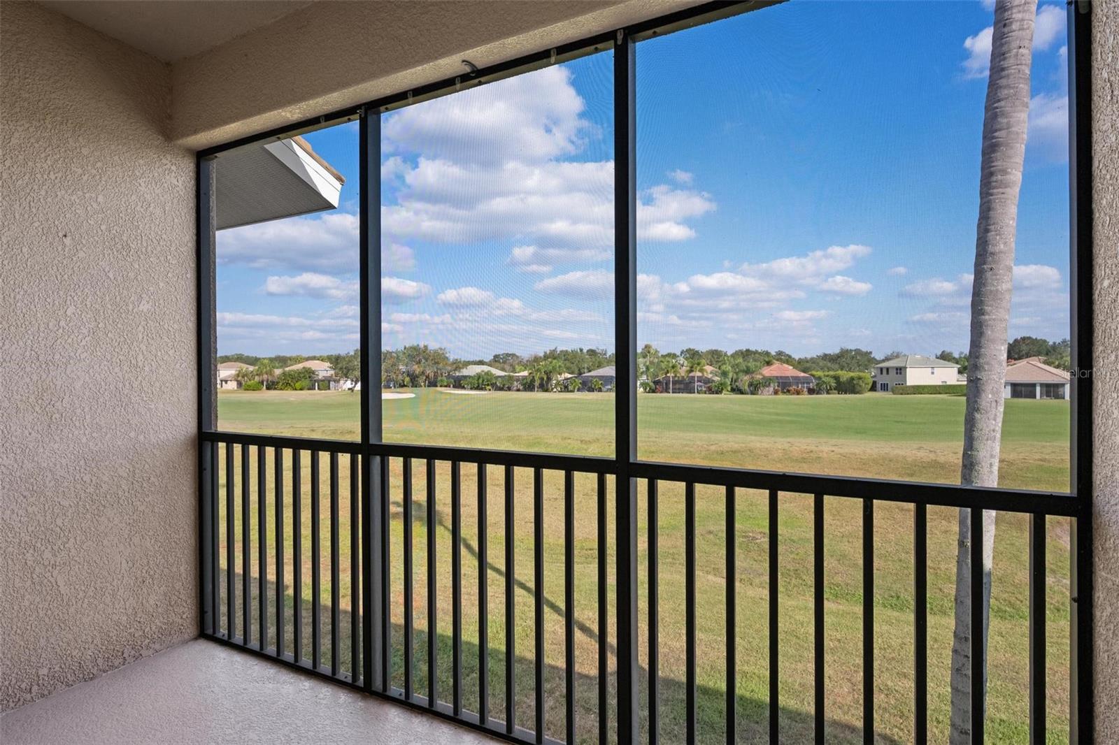 Image 33 of 56 For 915 Fairwaycove Lane 204