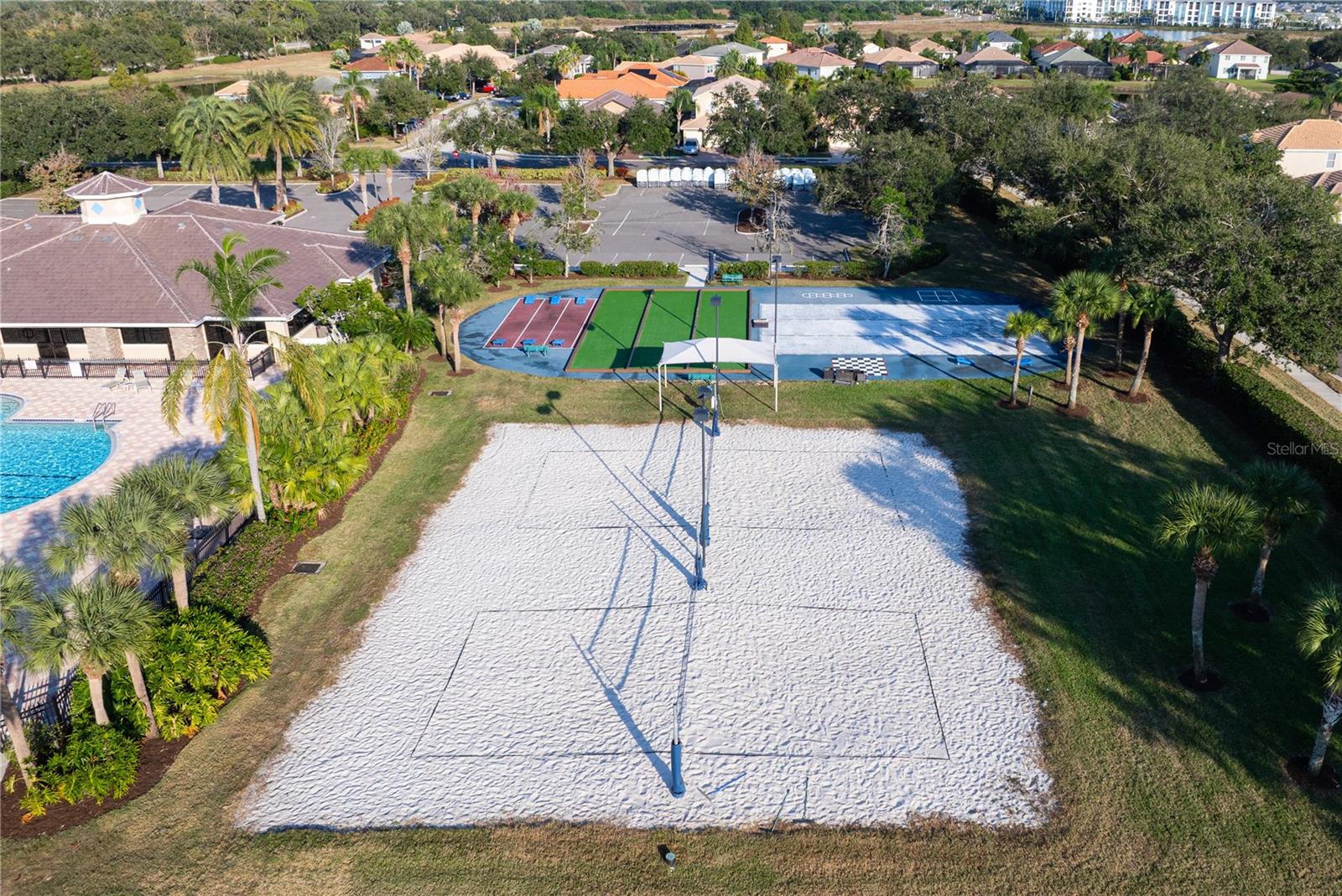 Image 43 of 56 For 915 Fairwaycove Lane 204