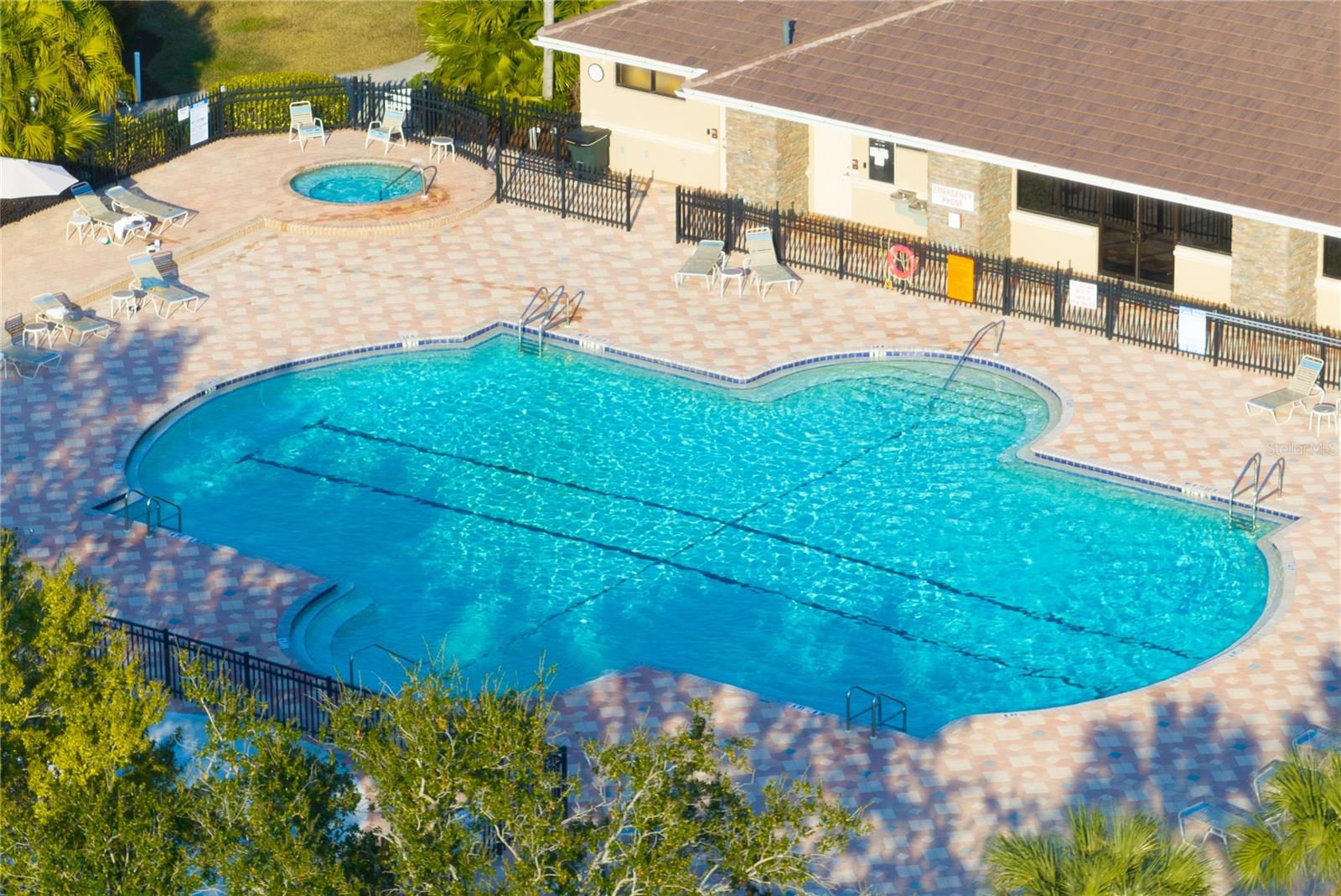 Image 48 of 56 For 915 Fairwaycove Lane 204