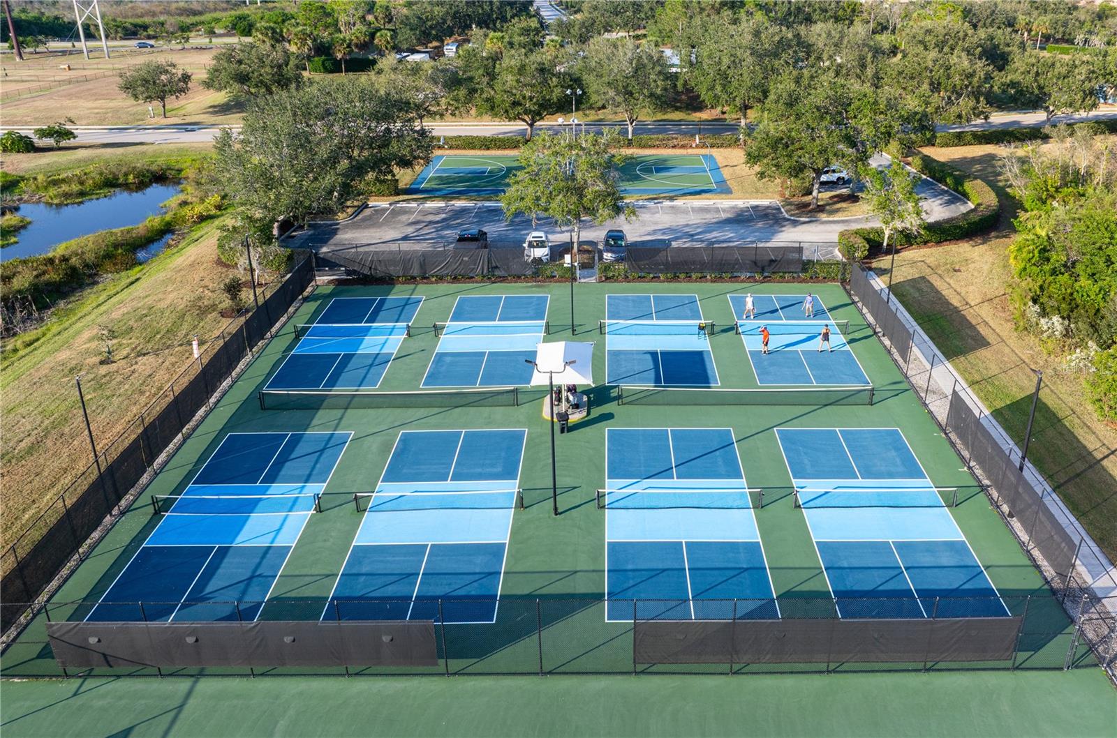 Image 49 of 56 For 915 Fairwaycove Lane 204