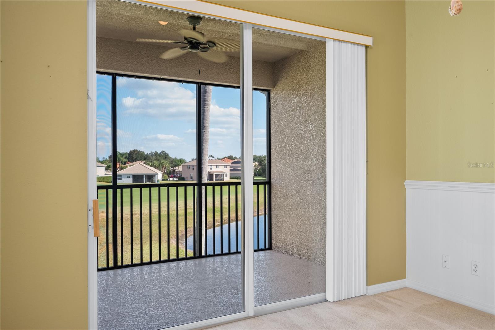 Image 8 of 56 For 915 Fairwaycove Lane 204