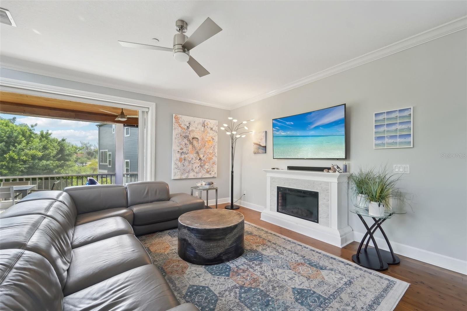 Image 9 of 61 For 6330 Laguna Drive