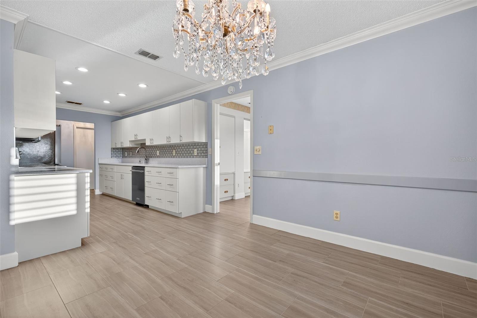 Image 10 of 25 For 2509 Locksley Street 237