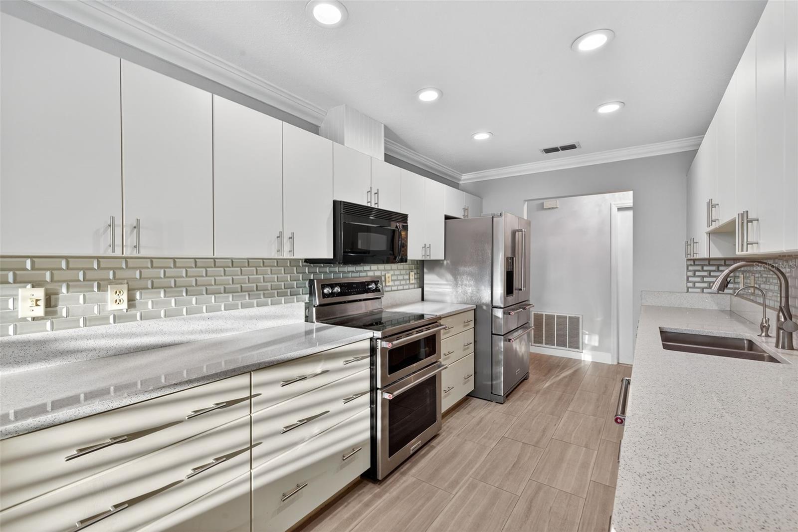 Image 15 of 25 For 2509 Locksley Street 237