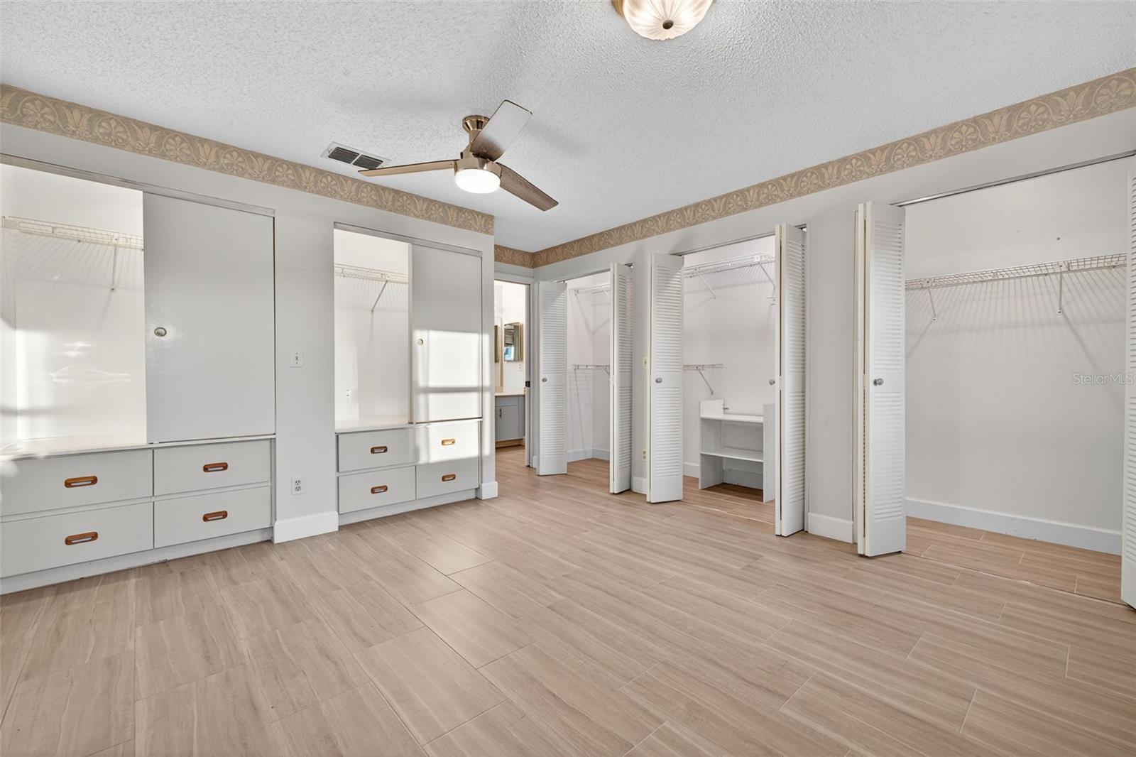 Image 17 of 25 For 2509 Locksley Street 237