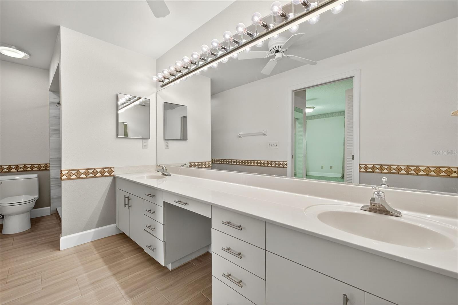 Image 18 of 25 For 2509 Locksley Street 237