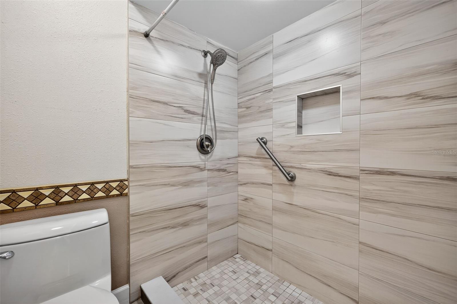 Image 19 of 25 For 2509 Locksley Street 237