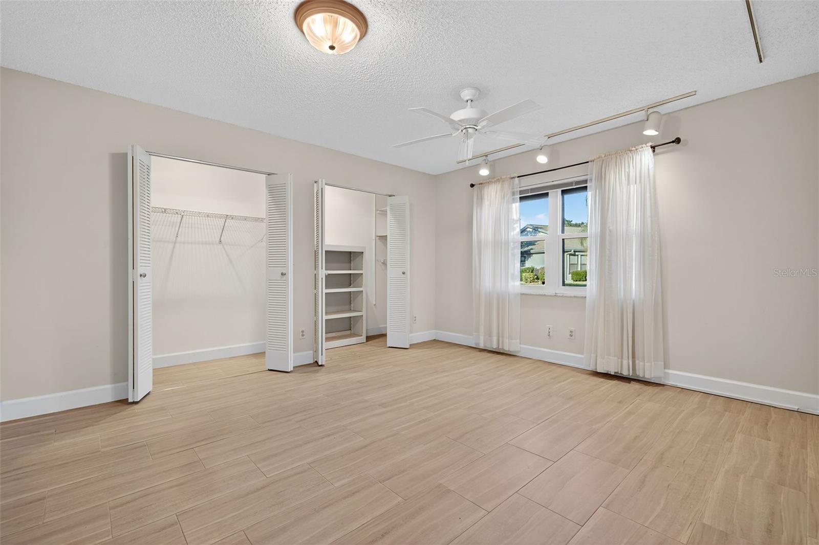 Image 20 of 25 For 2509 Locksley Street 237