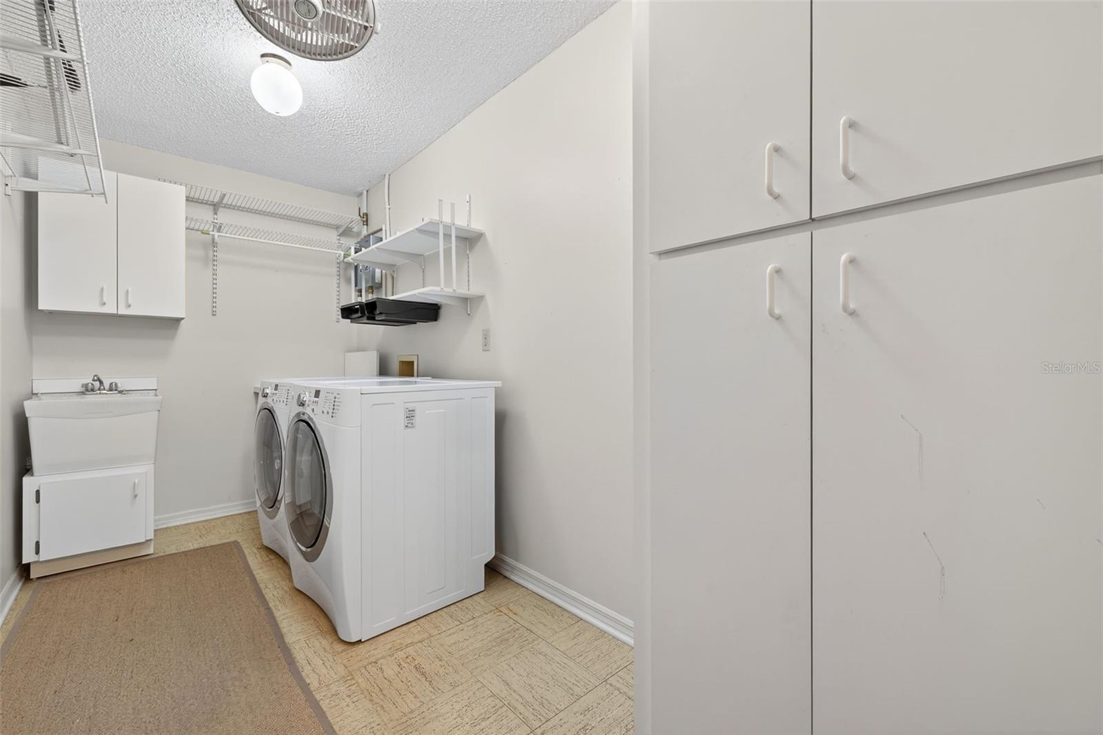 Image 22 of 25 For 2509 Locksley Street 237