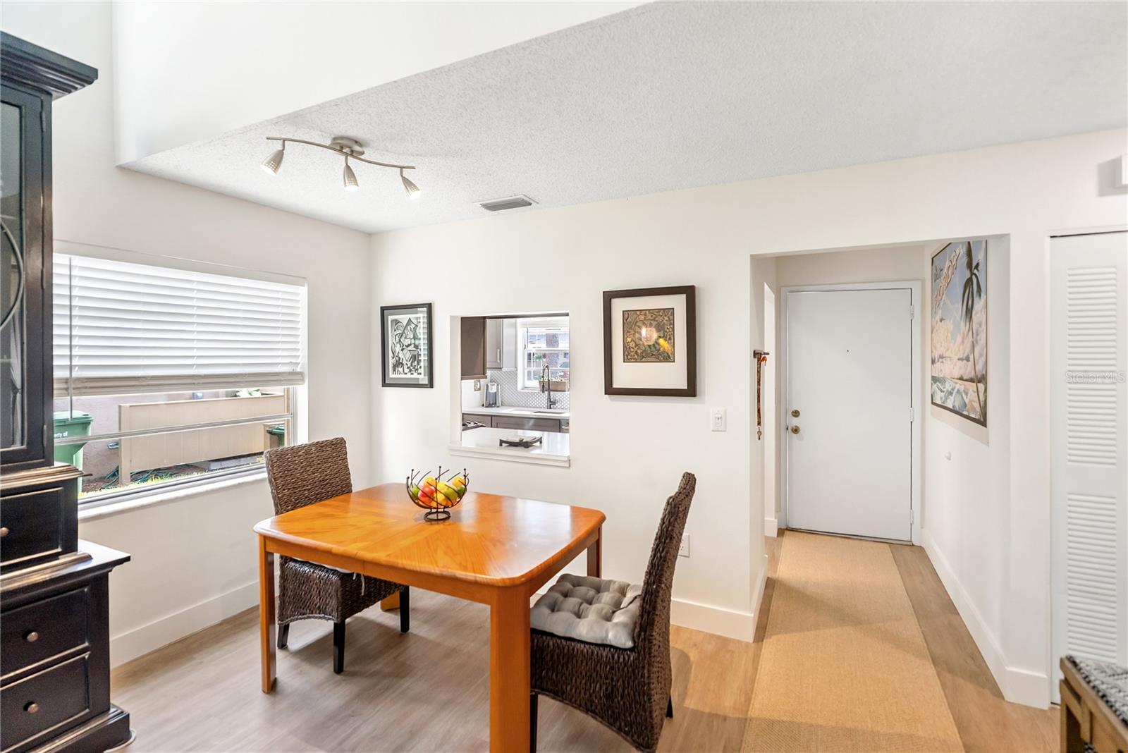 Image 22 of 65 For 4767 Village Gardens Drive 94