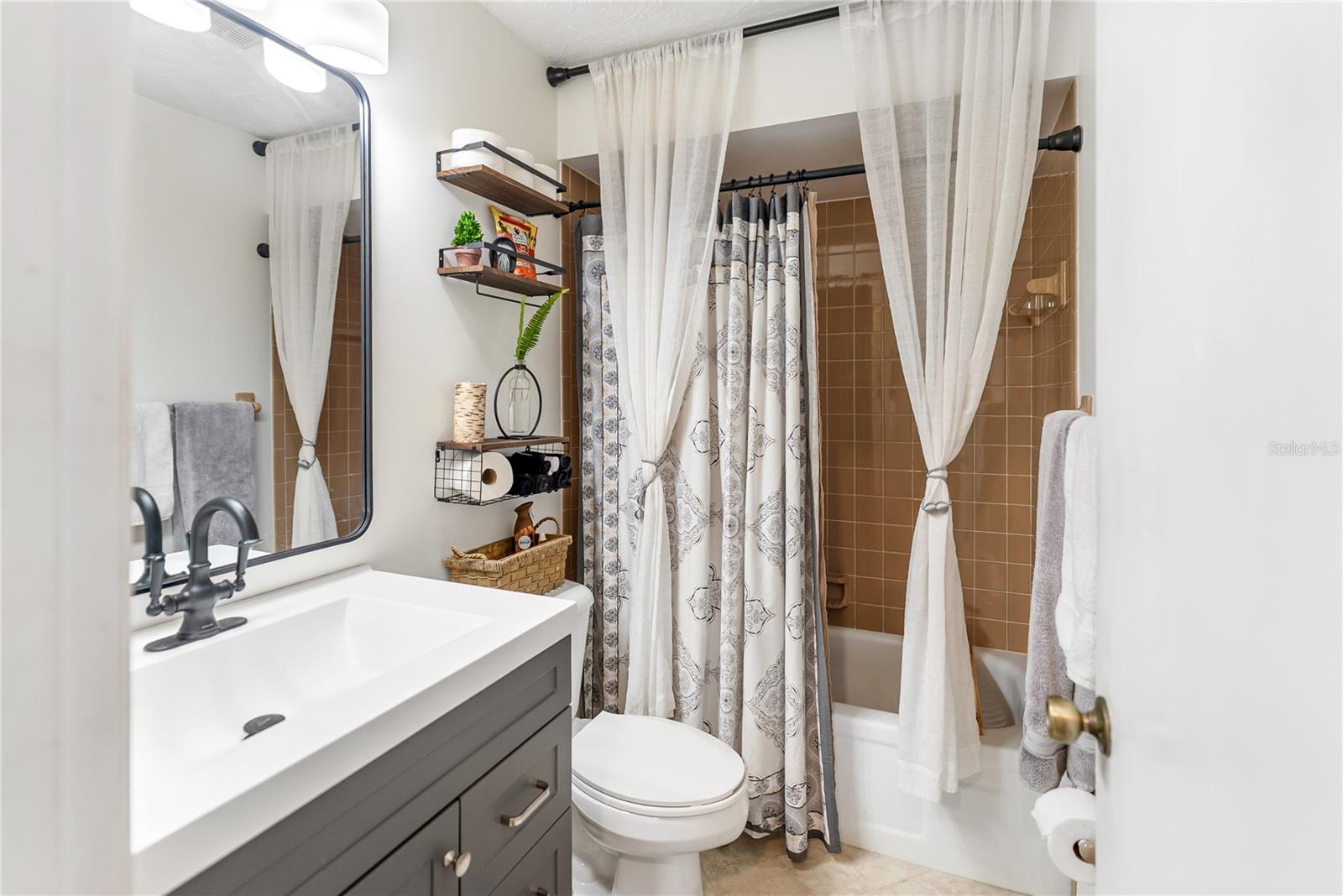 Image 34 of 65 For 4767 Village Gardens Drive 94