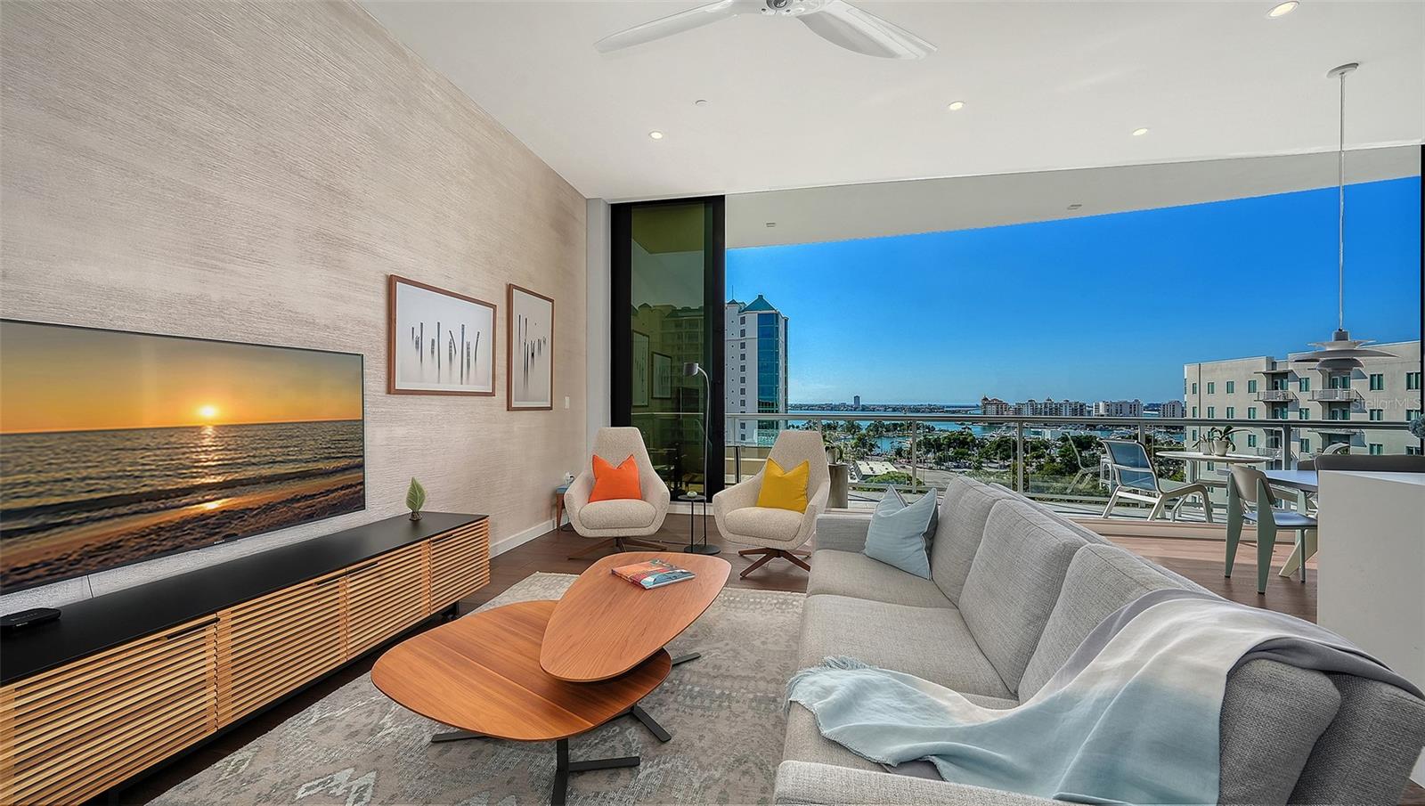 Image 11 of 59 For 300 Pineapple Avenue 902