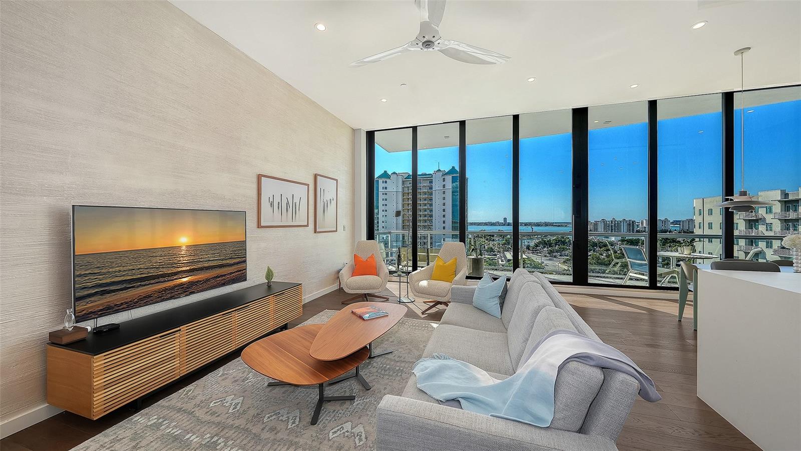 Image 12 of 59 For 300 Pineapple Avenue 902