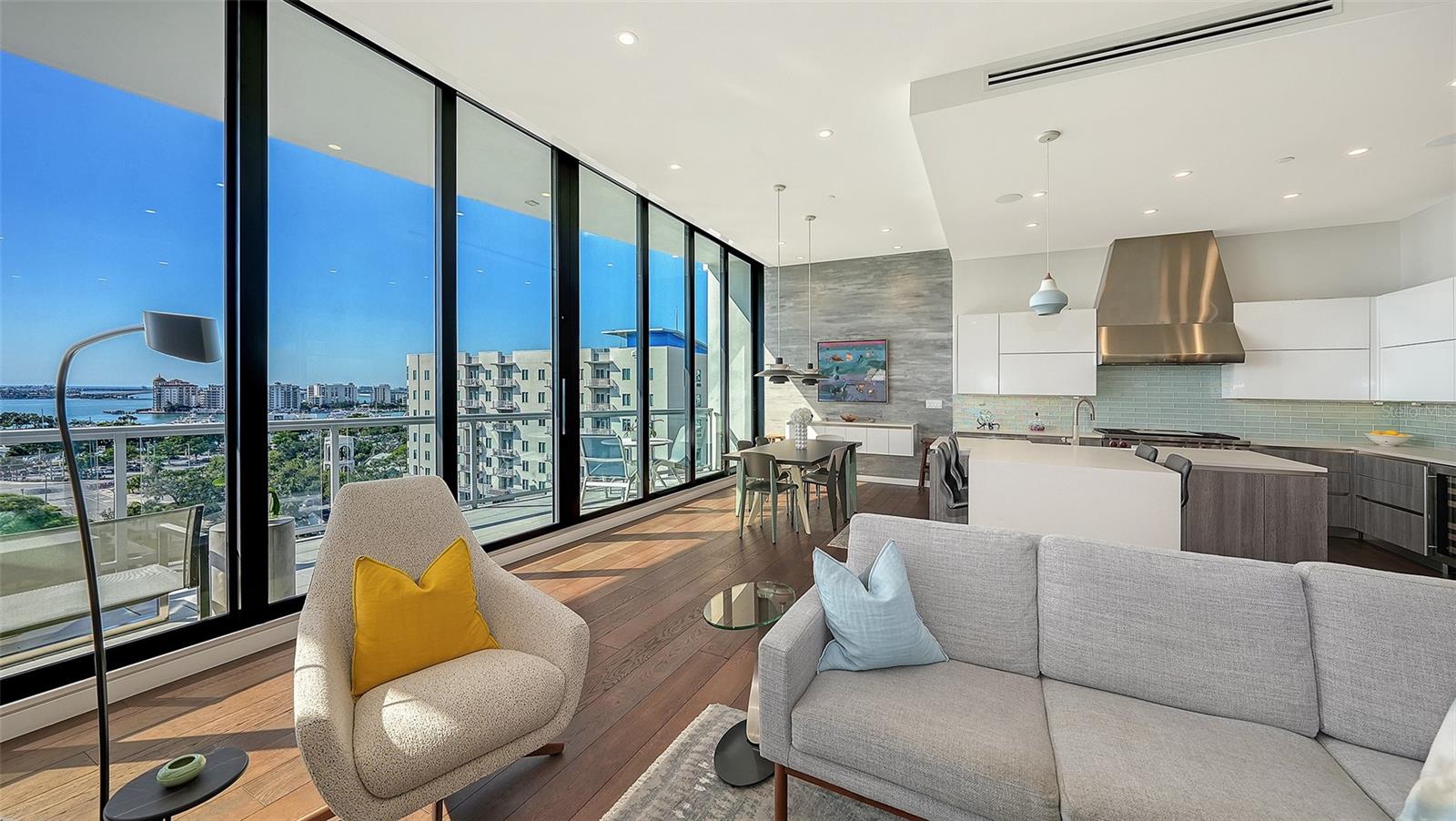 Image 14 of 59 For 300 Pineapple Avenue 902