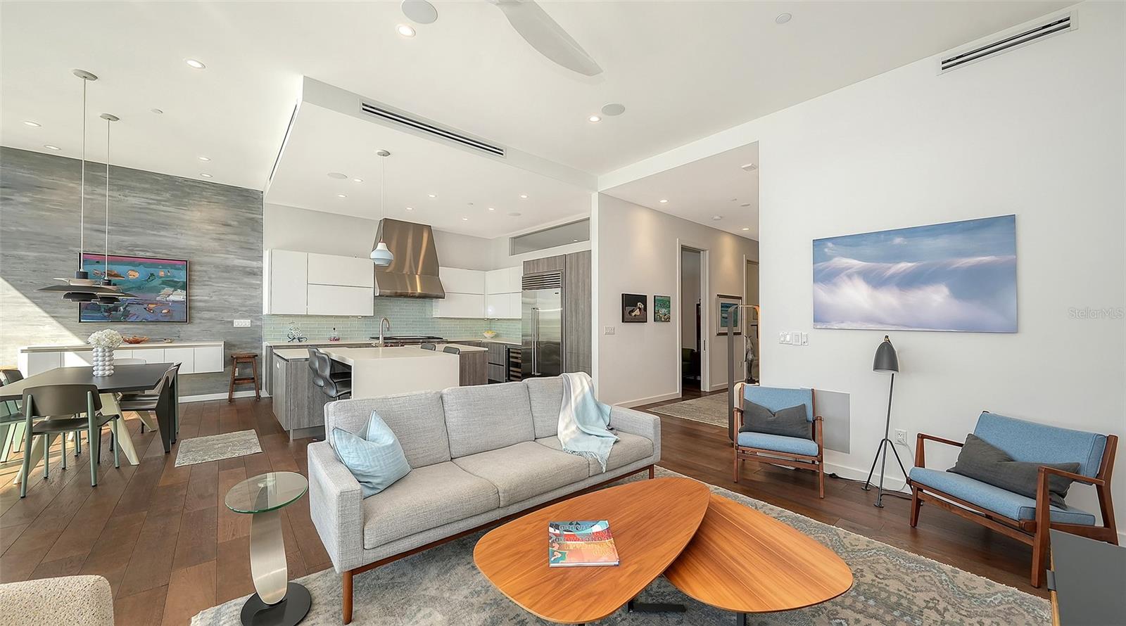 Image 15 of 59 For 300 Pineapple Avenue 902