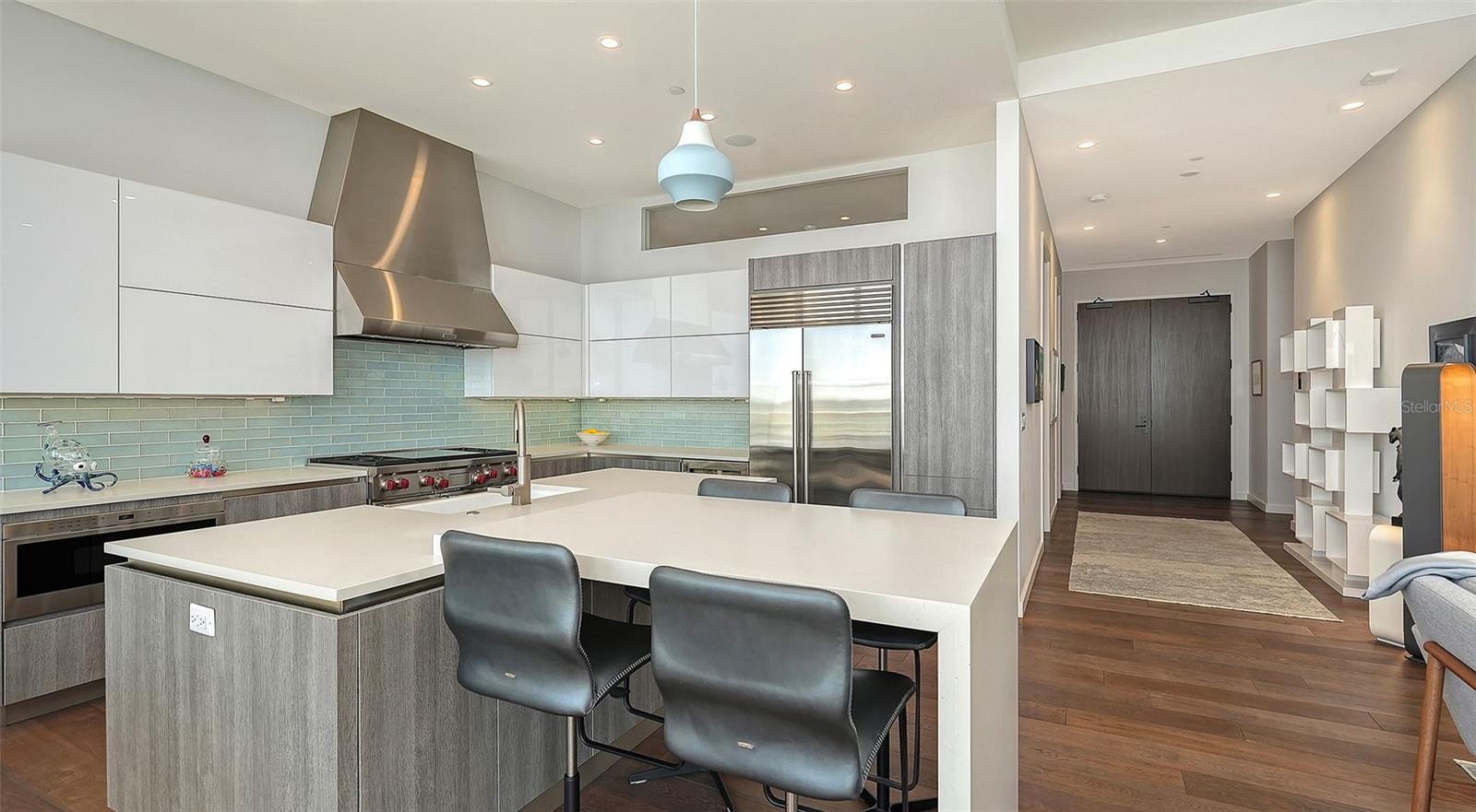 Image 17 of 59 For 300 Pineapple Avenue 902