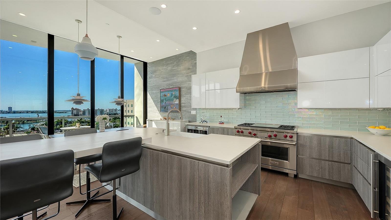 Image 18 of 59 For 300 Pineapple Avenue 902