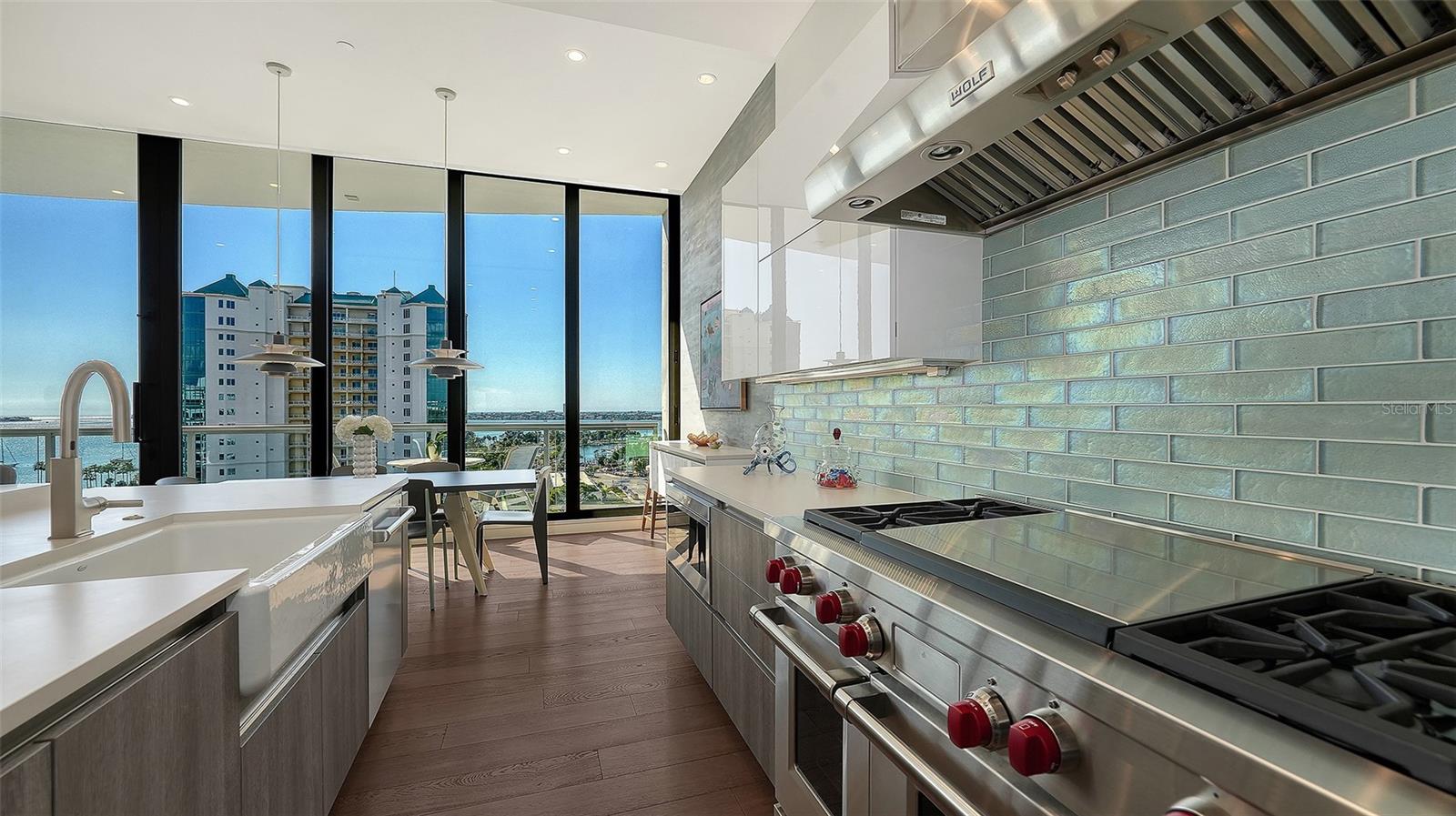 Image 20 of 59 For 300 Pineapple Avenue 902