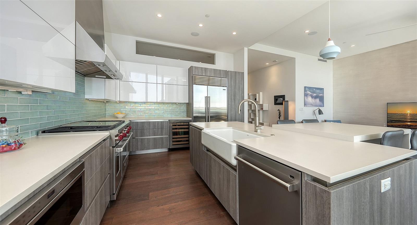 Image 21 of 59 For 300 Pineapple Avenue 902