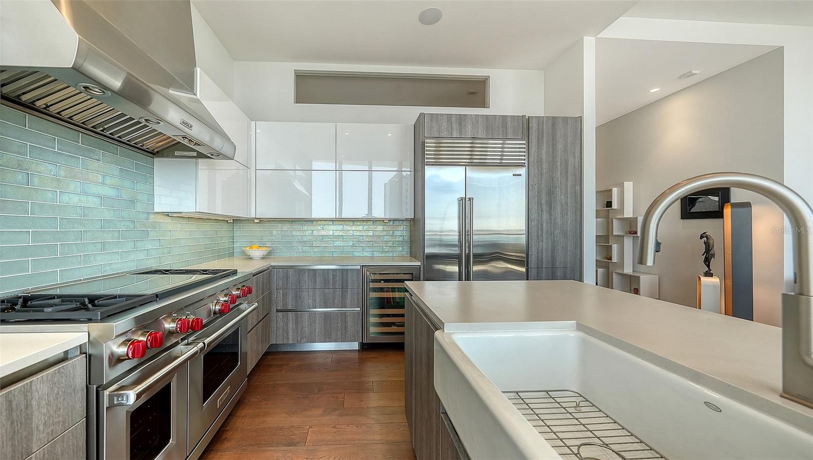 Image 22 of 59 For 300 Pineapple Avenue 902