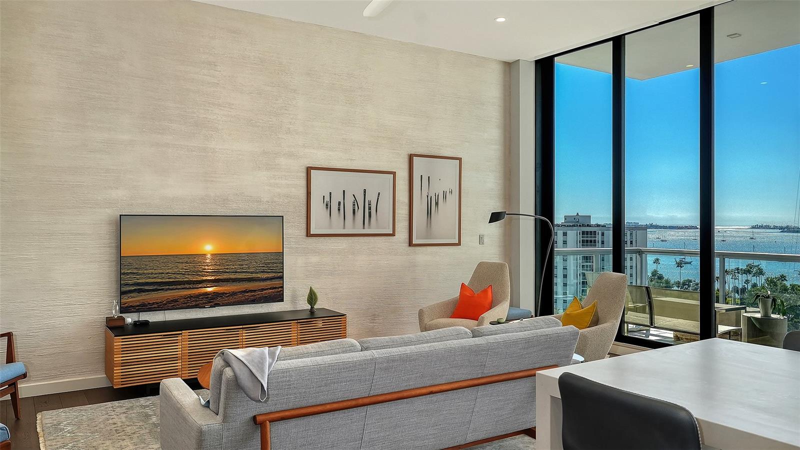 Image 23 of 59 For 300 Pineapple Avenue 902