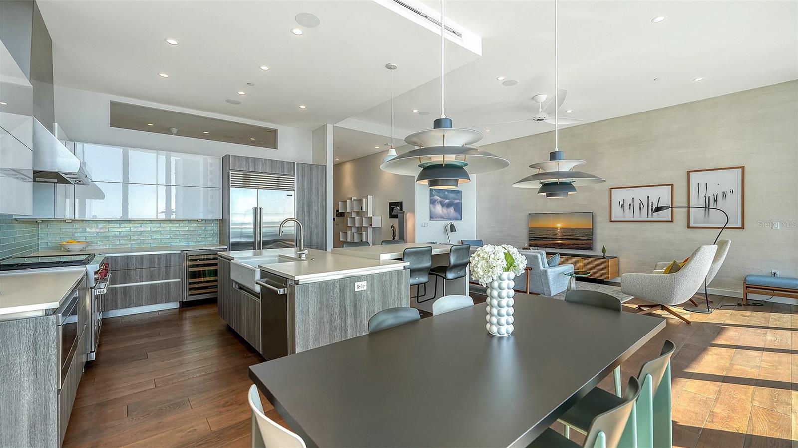 Image 25 of 59 For 300 Pineapple Avenue 902