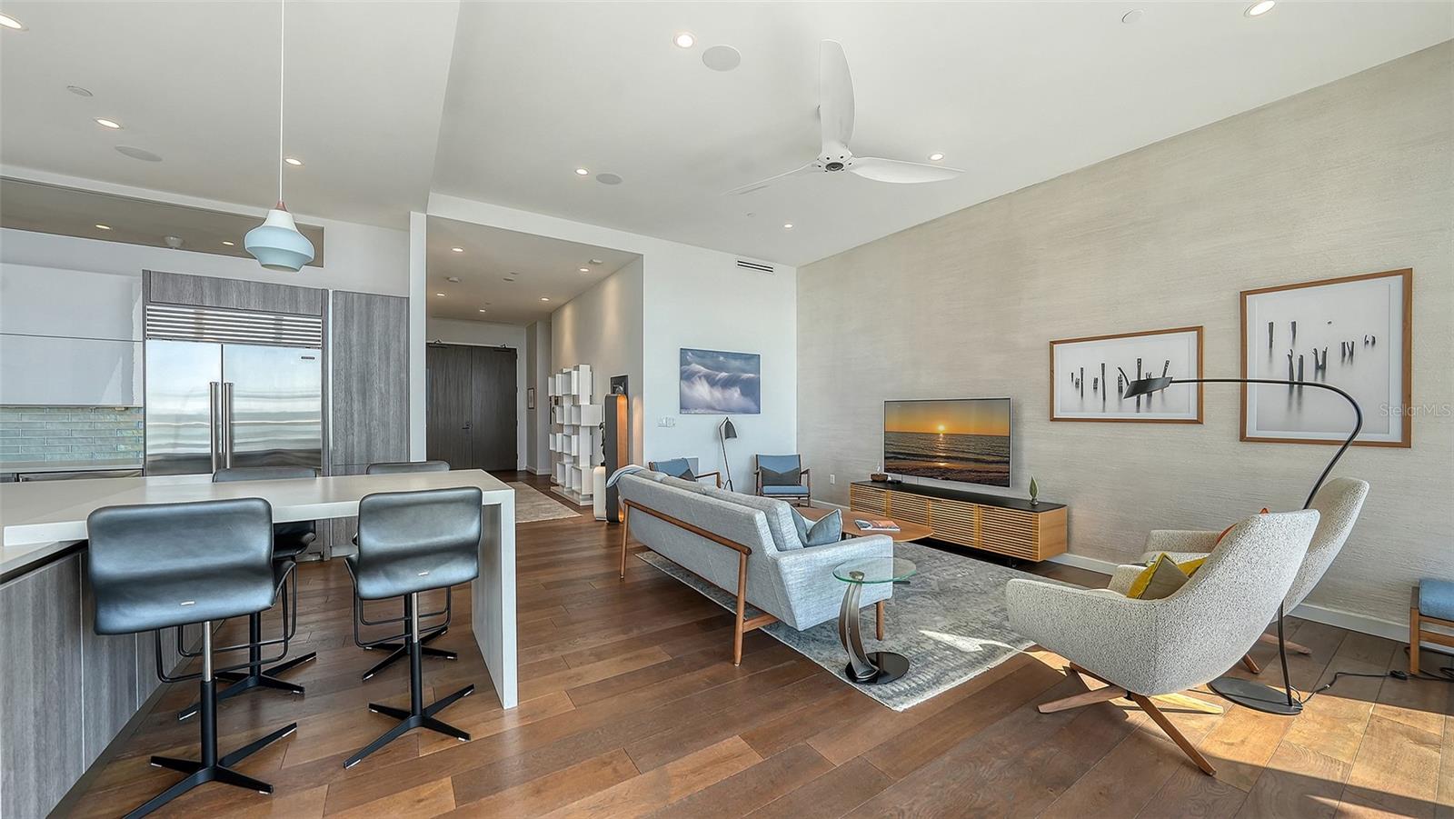 Image 26 of 59 For 300 Pineapple Avenue 902