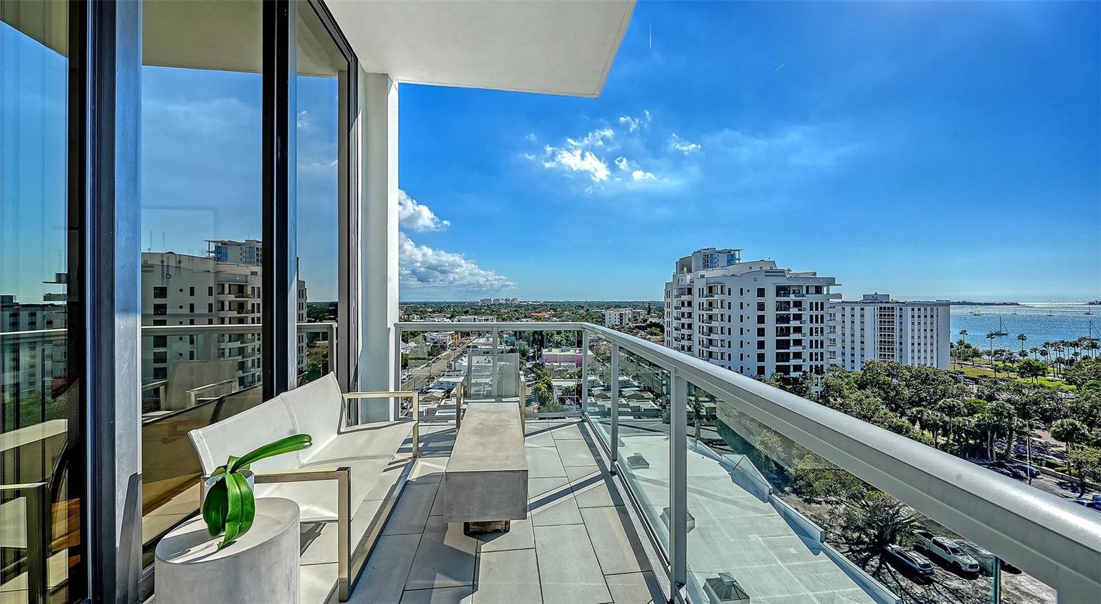 Image 27 of 59 For 300 Pineapple Avenue 902