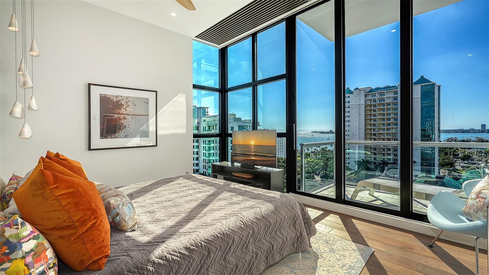 Image 30 of 59 For 300 Pineapple Avenue 902