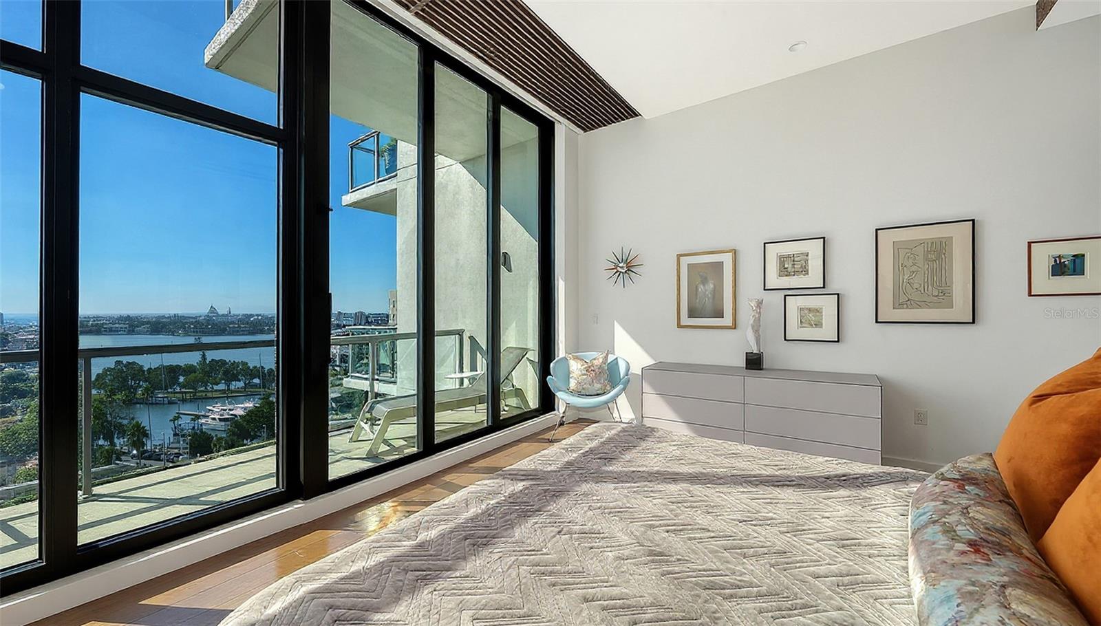 Image 31 of 59 For 300 Pineapple Avenue 902