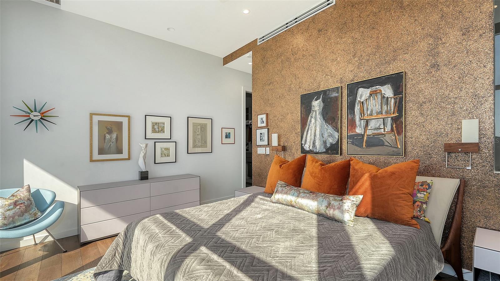 Image 32 of 59 For 300 Pineapple Avenue 902