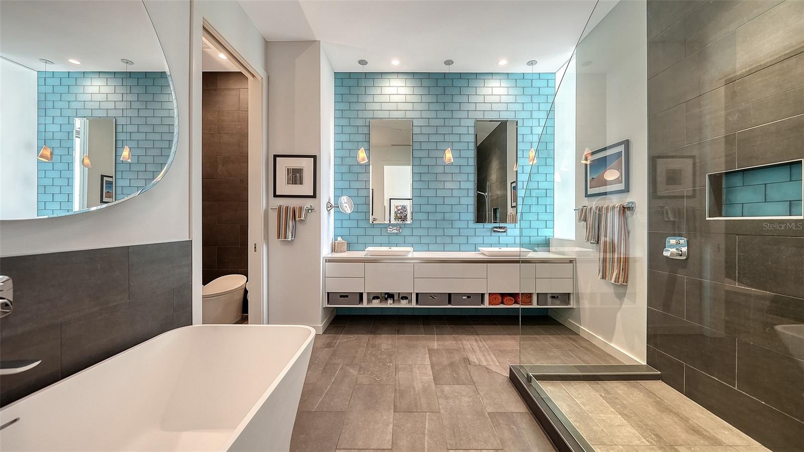 Image 33 of 59 For 300 Pineapple Avenue 902