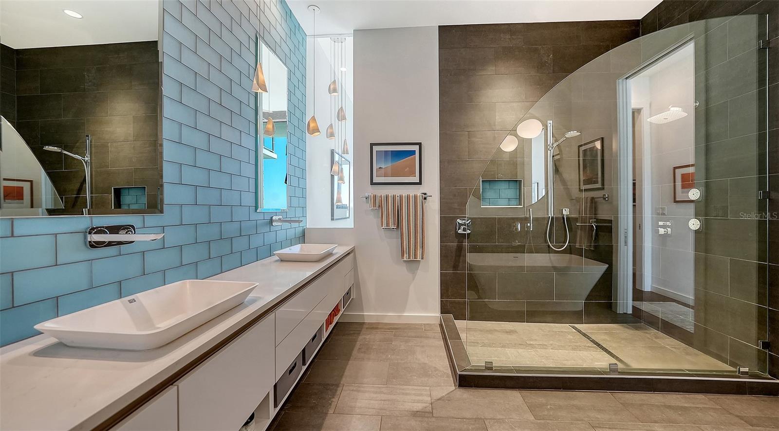 Image 35 of 59 For 300 Pineapple Avenue 902