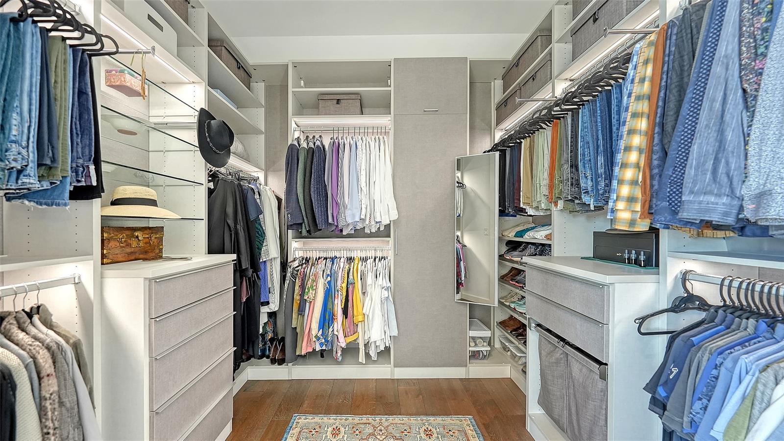 Image 37 of 59 For 300 Pineapple Avenue 902