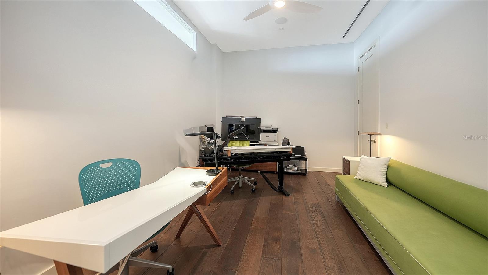 Image 39 of 59 For 300 Pineapple Avenue 902