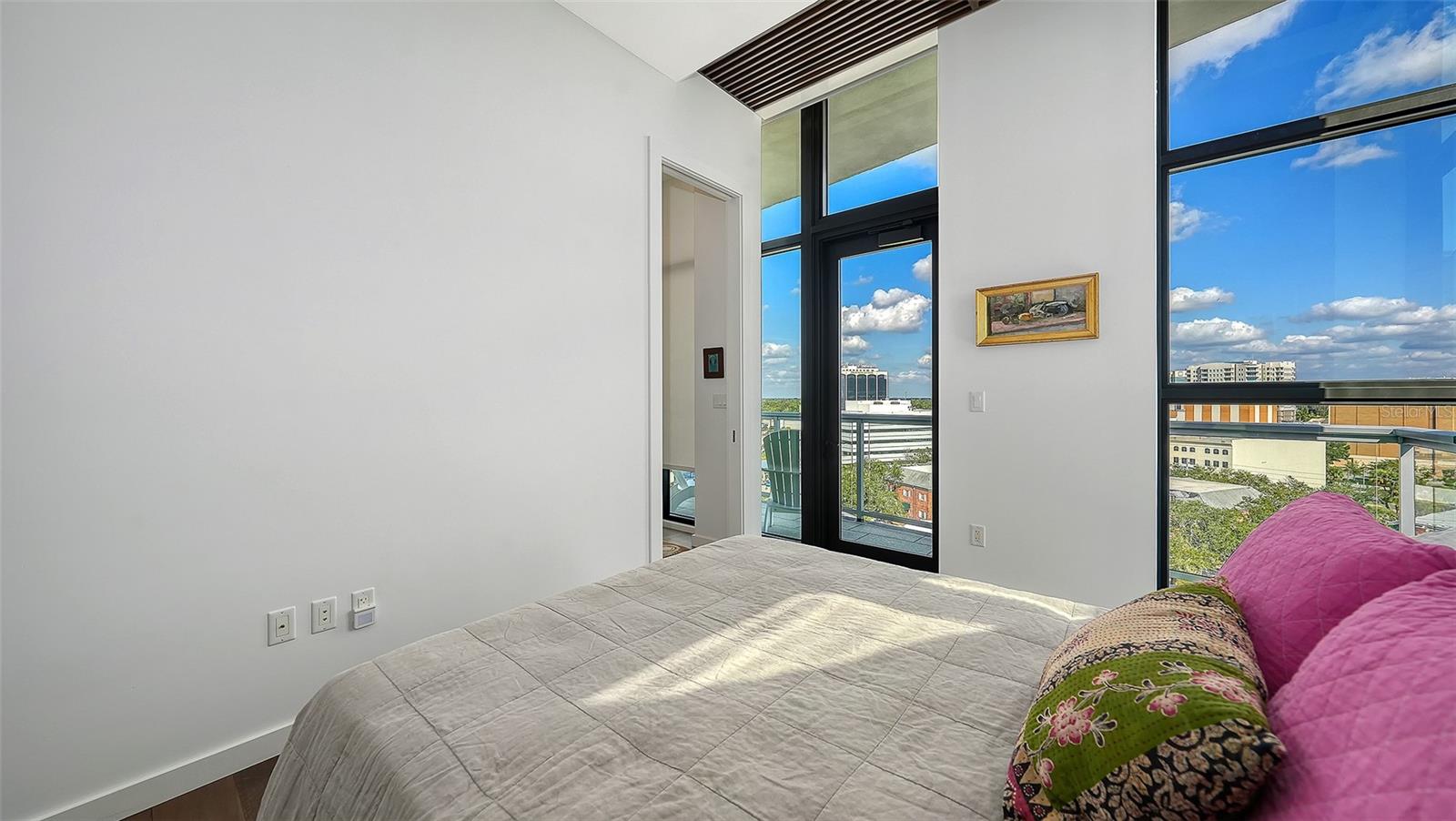 Image 42 of 59 For 300 Pineapple Avenue 902