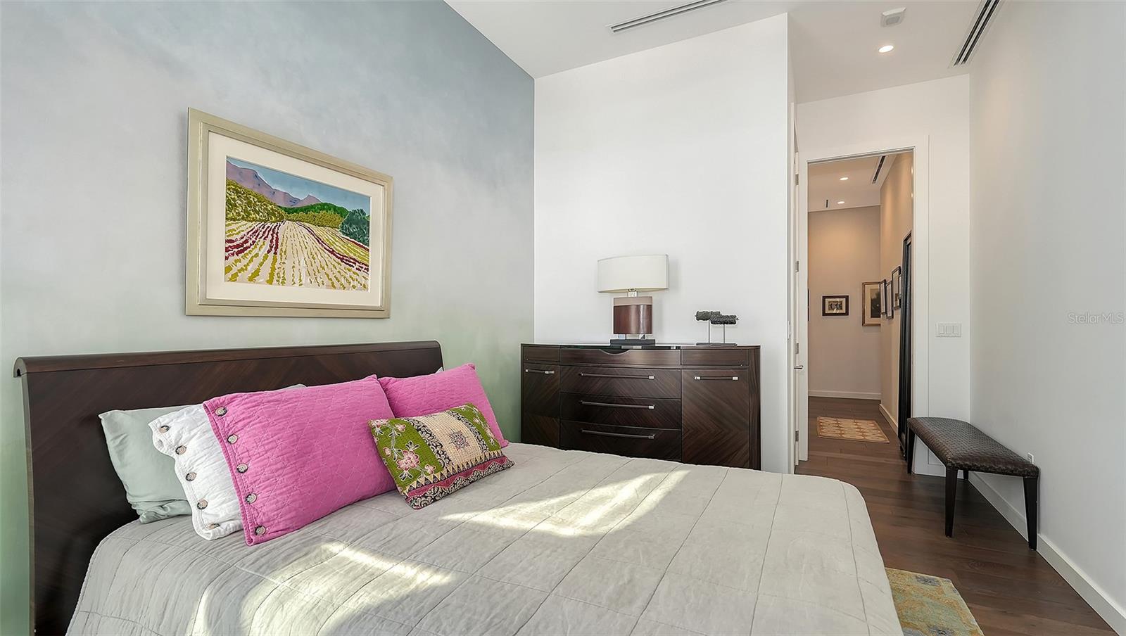 Image 43 of 59 For 300 Pineapple Avenue 902