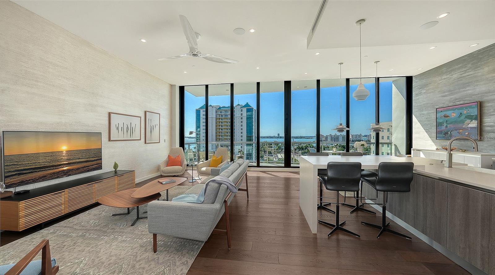 Image 7 of 59 For 300 Pineapple Avenue 902