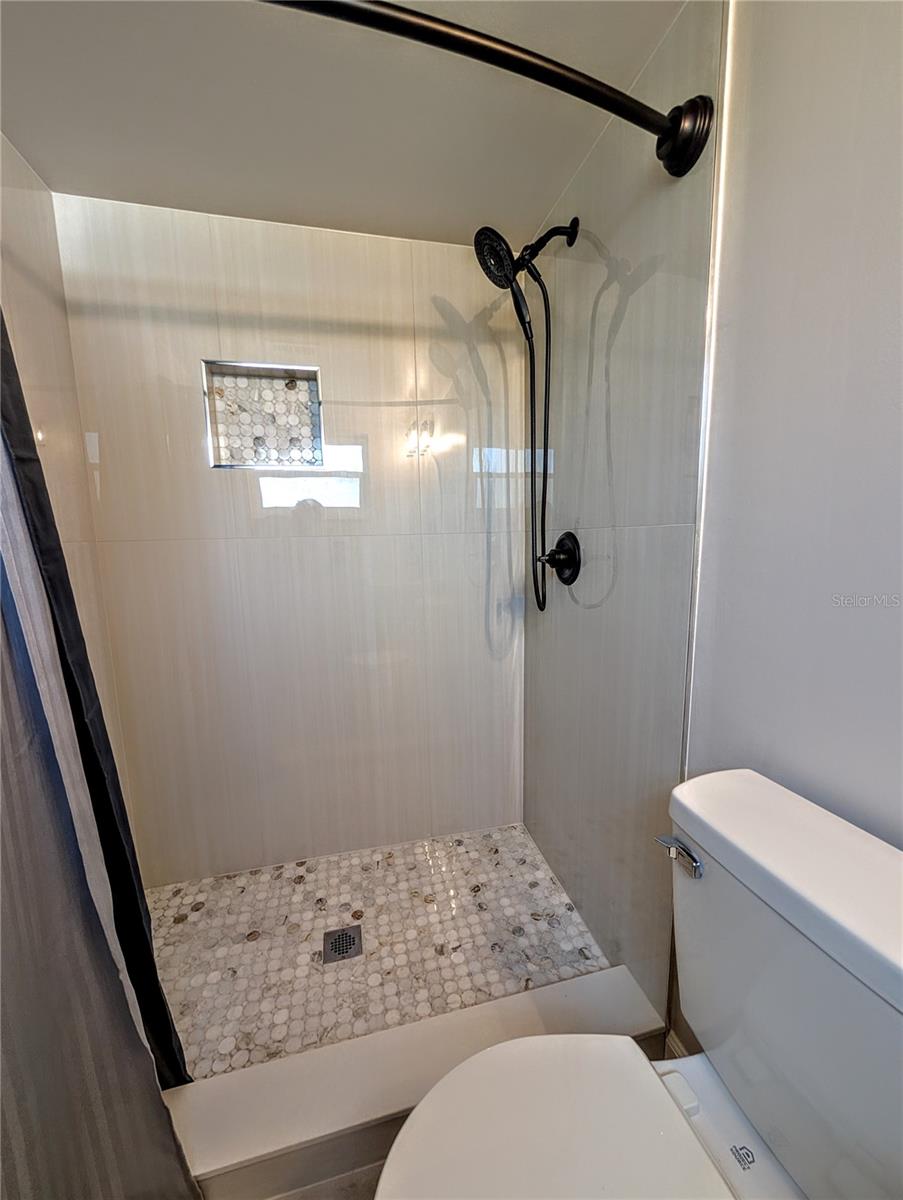 Image 16 of 37 For 1581 Leisure Drive M7