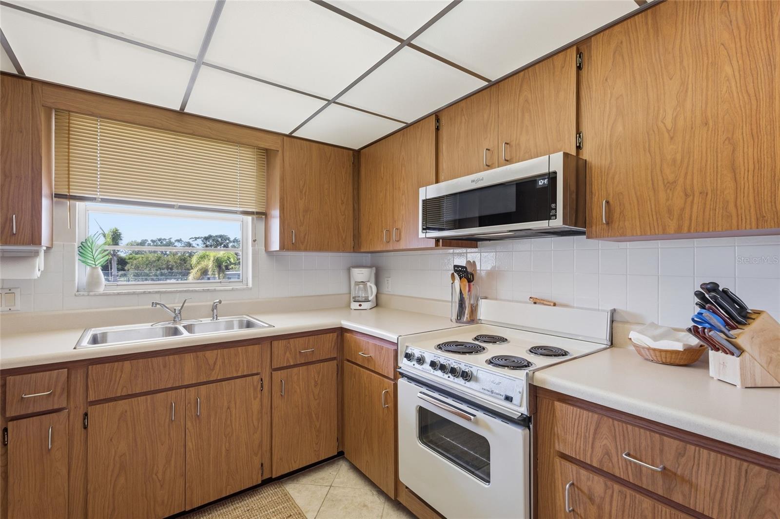 Image 10 of 37 For 6300 Flotilla Drive 72