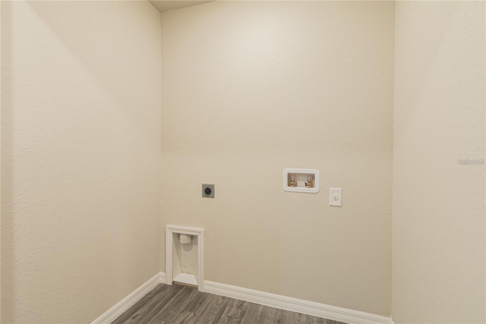 Image 15 of 18 For 5719 Fairlane Drive