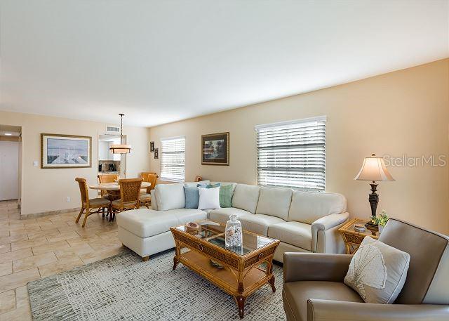 Image 12 of 39 For 5962 Midnight Pass Road 129