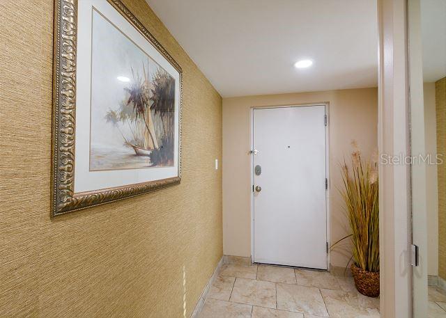 Image 13 of 39 For 5962 Midnight Pass Road 129