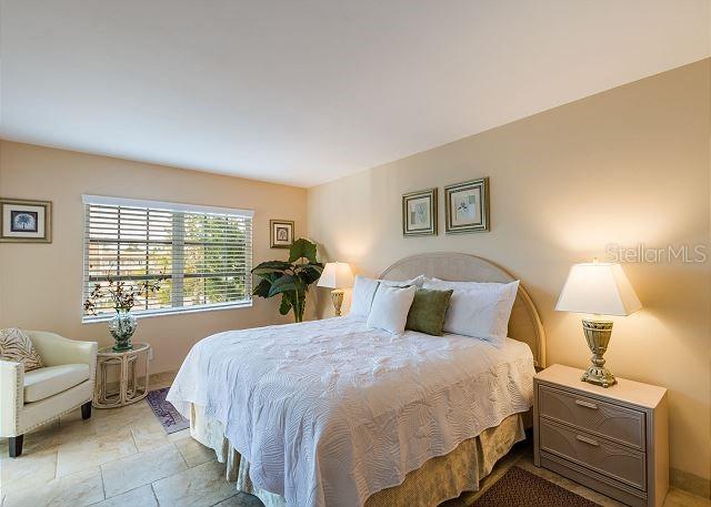 Image 20 of 39 For 5962 Midnight Pass Road 129