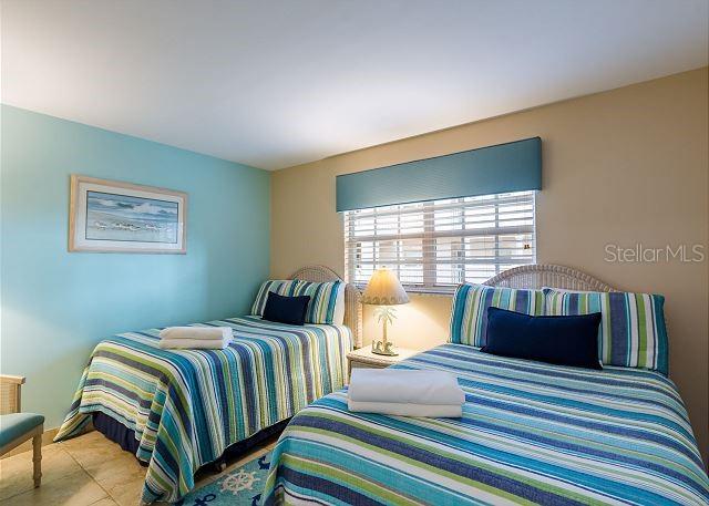 Image 24 of 39 For 5962 Midnight Pass Road 129