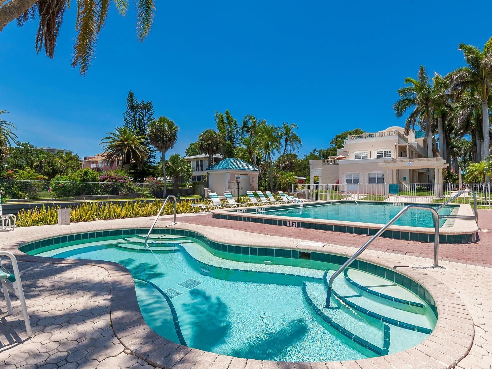 Image 32 of 39 For 5962 Midnight Pass Road 129