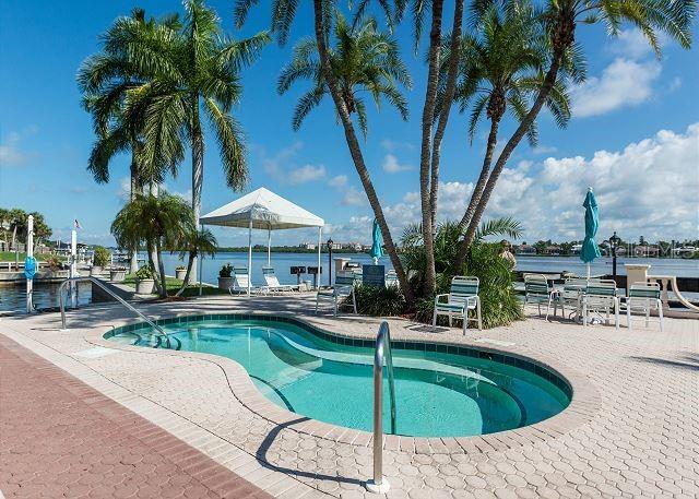 Image 33 of 39 For 5962 Midnight Pass Road 129